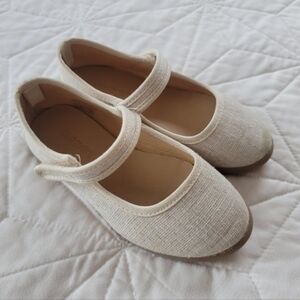 SOLD 🔥- Girls Neutral Dress Shoes